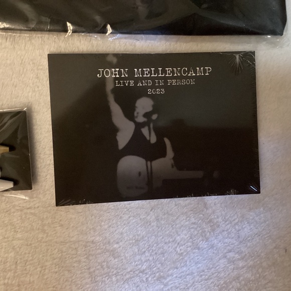 BRAND NEW SEALED JOHN MELLENCAMP LIVE AND IN PERSON 2023 GIFT SET - Picture 4 of 7